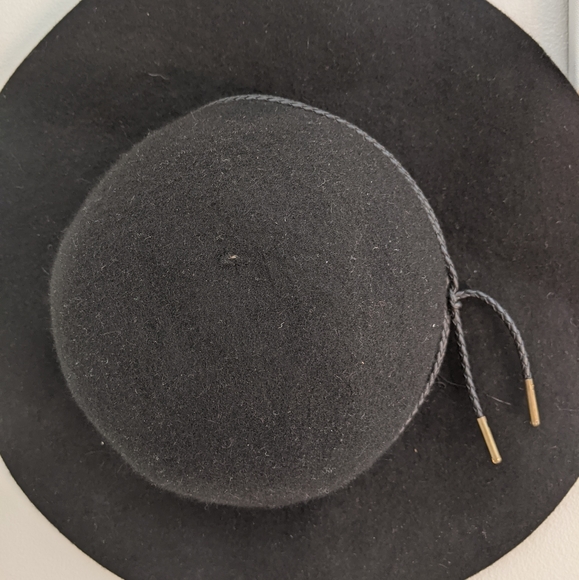 Felt hat - Picture 3 of 3
